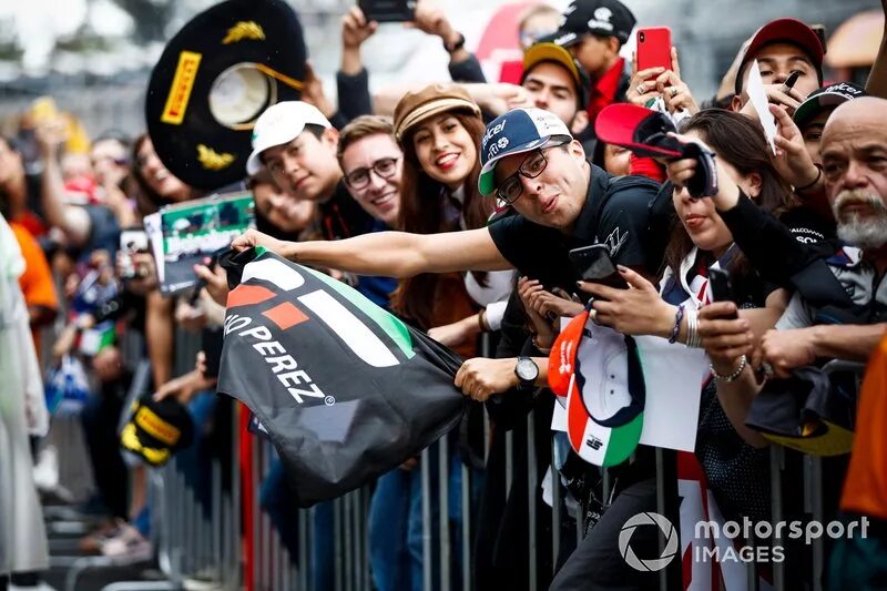 Fan support. Братья Родригес Мексика. Братья Родригес гонки. Race Fans. Race at Fanmeeting.