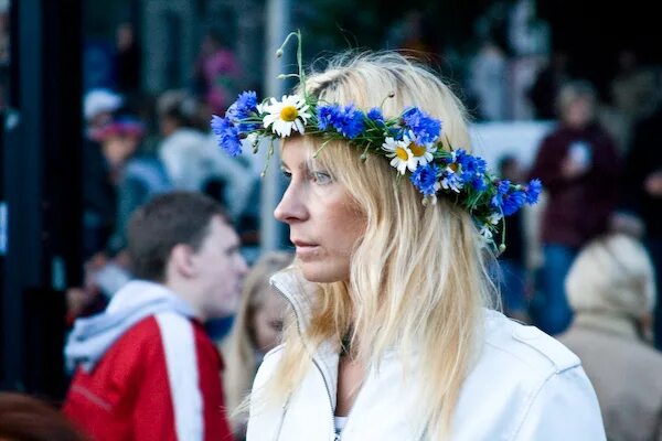 Латышский национальный костюм. Латышка слушать. Латышка внешность. Литовские женщины. Ах какая латышка.