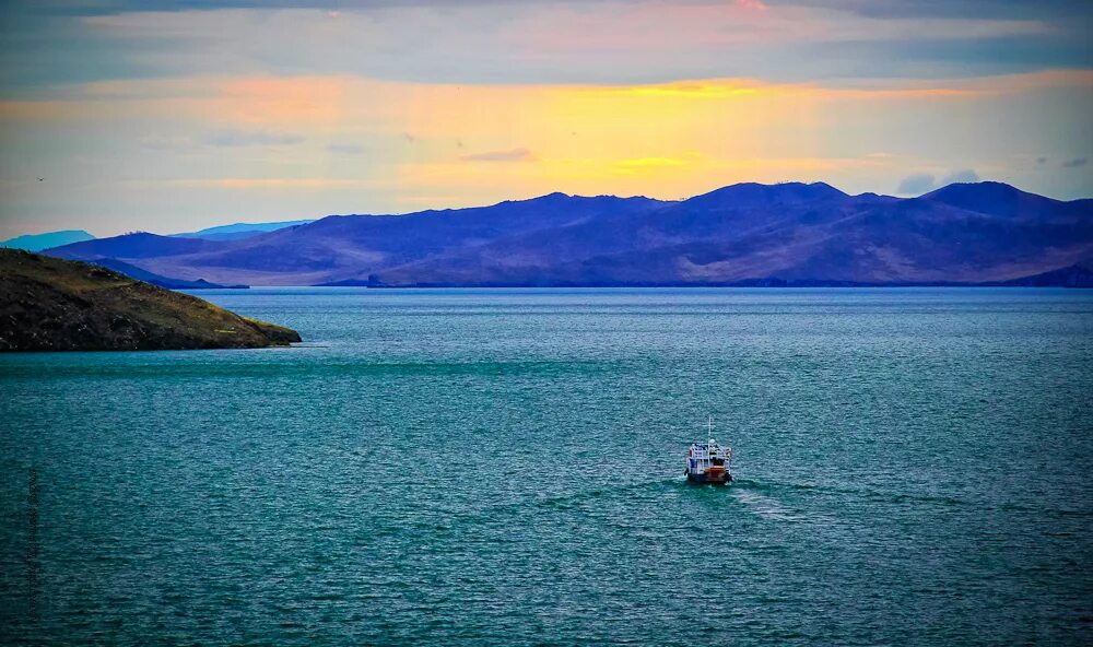 Далеко байкал от севастополя. Байкал далеко. Закат на байкале зимой. Бугульдейка байкал. Река светлая бурятия северобайкальский район.