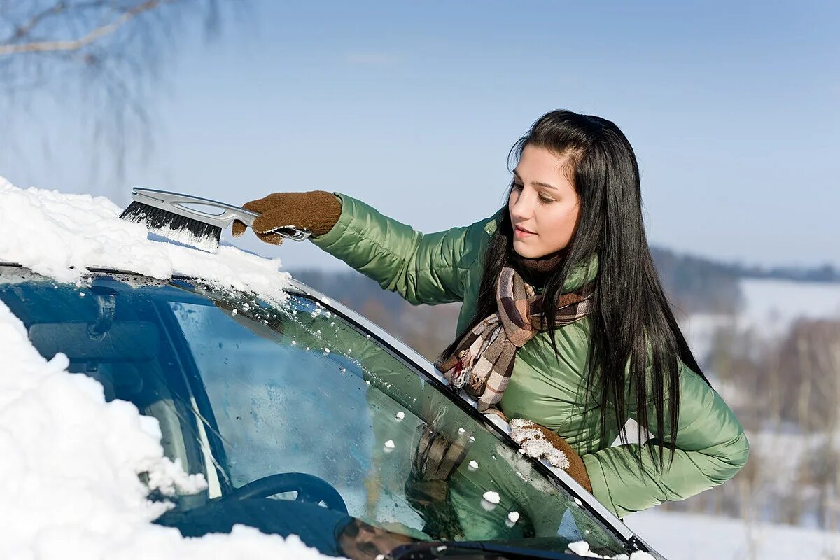 Автомобиль зимой. Девушка зима машина. Фотосессия с авто зимой. Зимняя фотосессия с машиной.