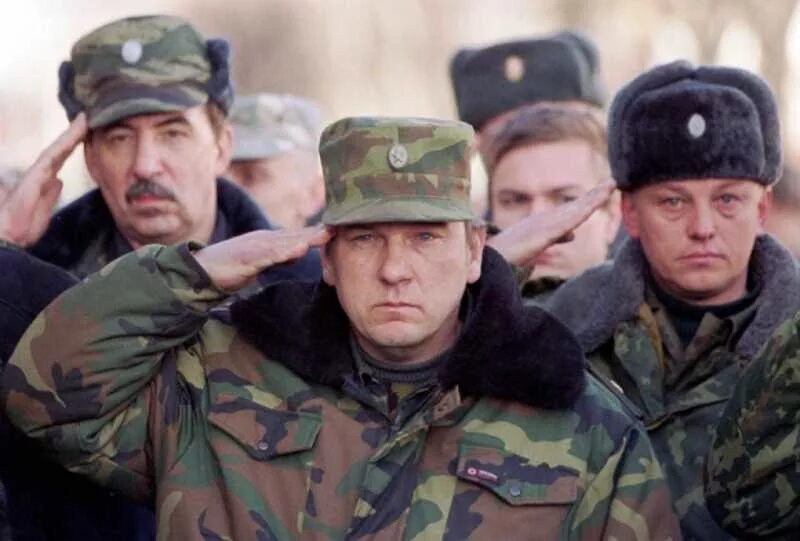 Генерал с двумя часами. Генерал шаманов 1995. Шаманов в Чечне 1995.