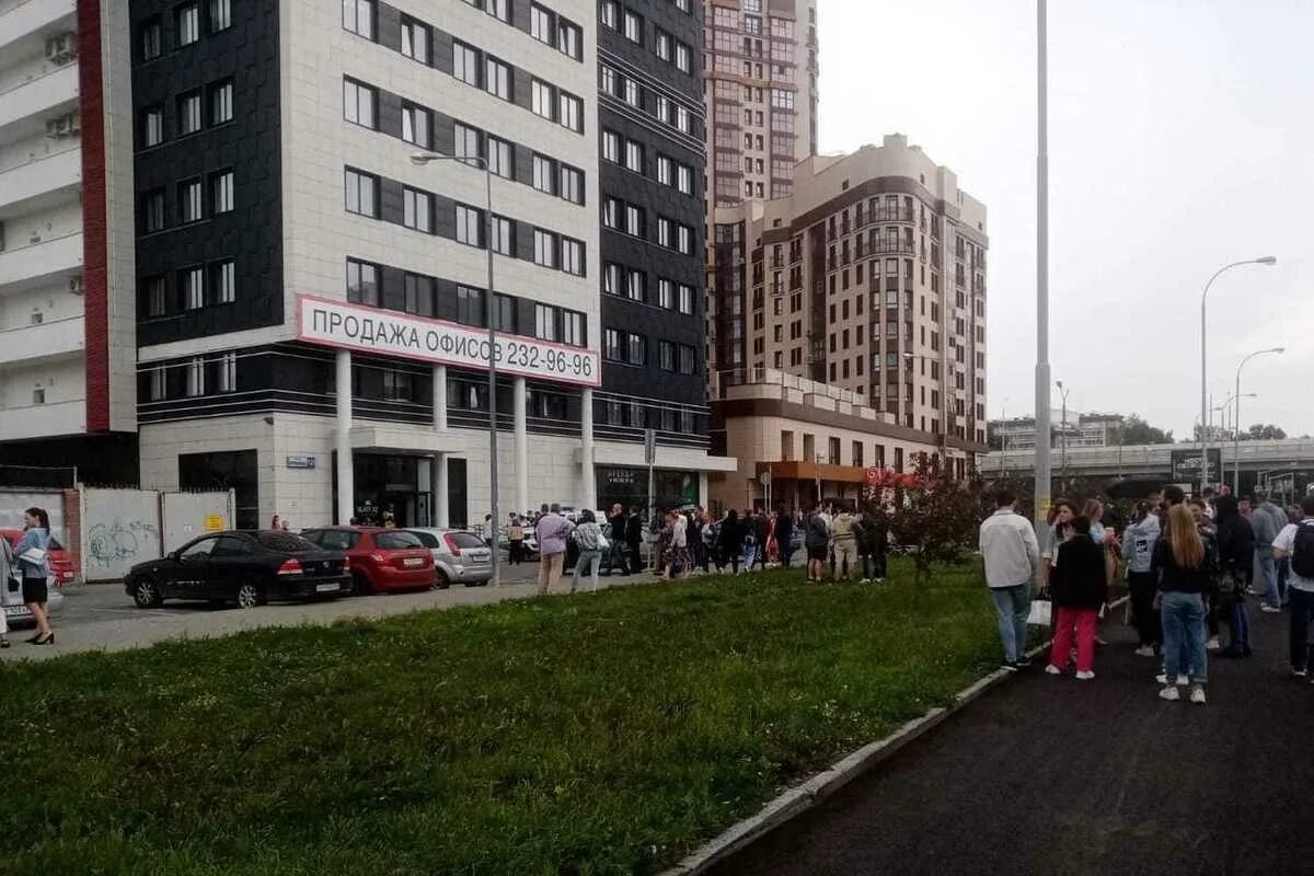 Фурманова 126 екатеринбург на карте. Фурманова, д. Фурманова 126 екатеринбург. Екатеринбург бц fm. Фурманов 126.