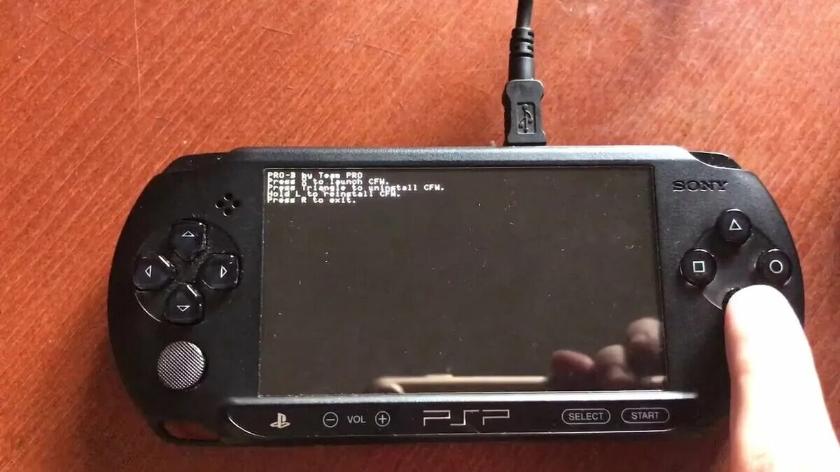 Зыз. Sony PLAYSTATION PSP e1004. Сони прошитая ПСП приставка. ПСП 1000 прошитая. Прошивка PSP e1008.