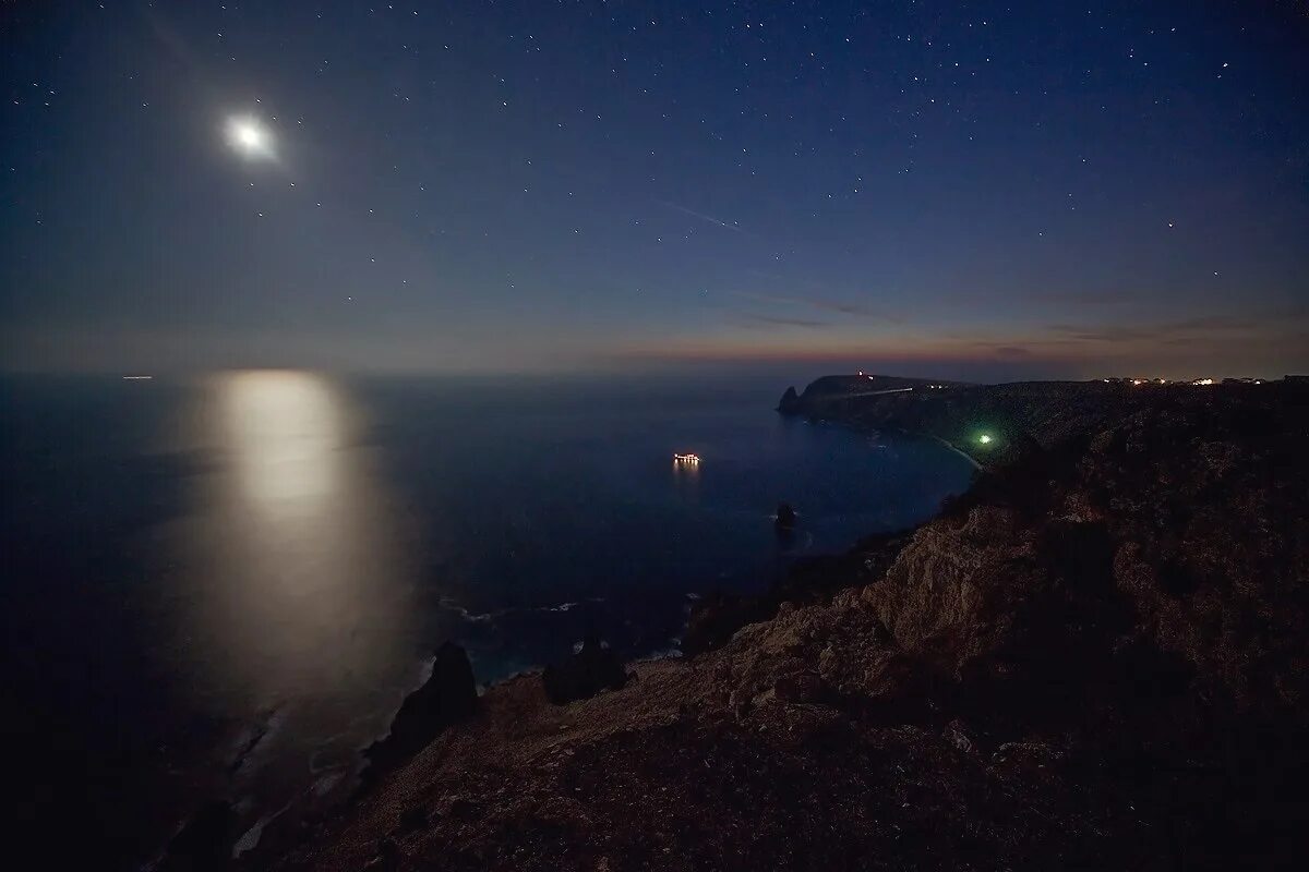 Почему там ночь. Ночное море. Звезды над морем. Ночной залив. Ночное небо Крым.