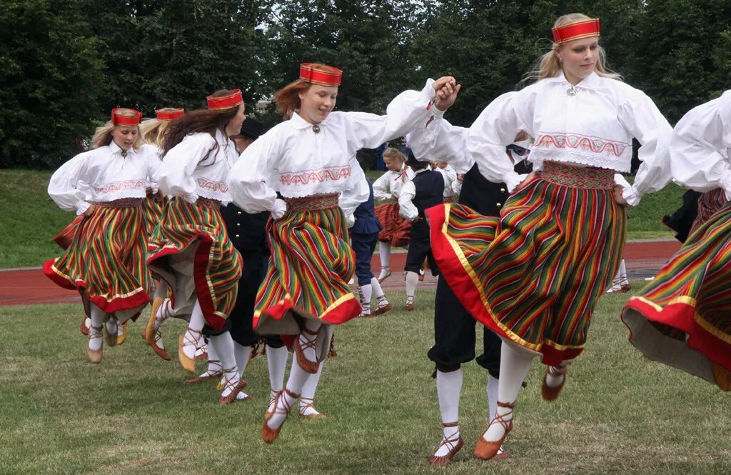 Эстонская национальная одежда. Эстонская народная. Эстонская народная. Эстонская народная. Эстонцы национальный костюм.