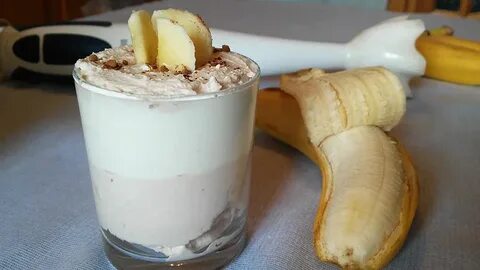 Творог с молоком и бананом