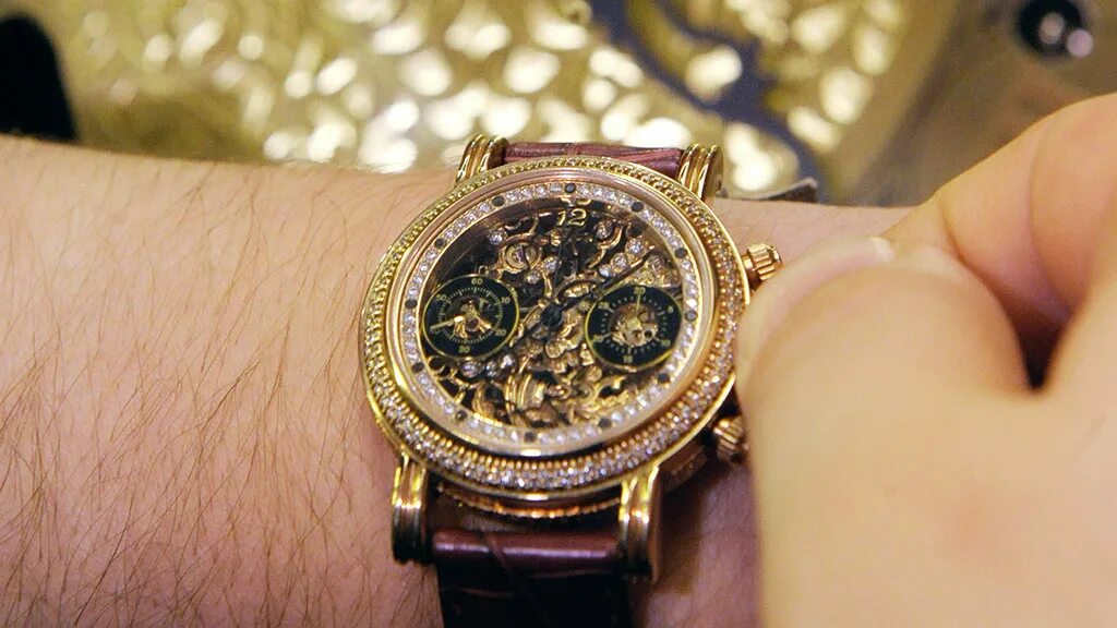 Крутые наручные часы за 1000000. Hublot самые дорогие часы. Часы за 3 доллара. Mclaren rm50. Хаблот часы бриллиантовые.