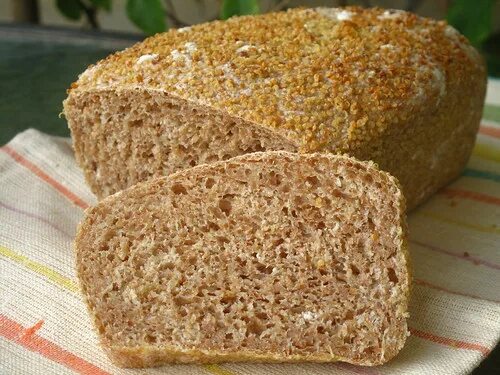 Хлеб отрубной калорийность. Отрубной хлеб Буханка. Ломтик отрубного хлеба. Легкий хлеб. Хлеб с отрубями калорийность.
