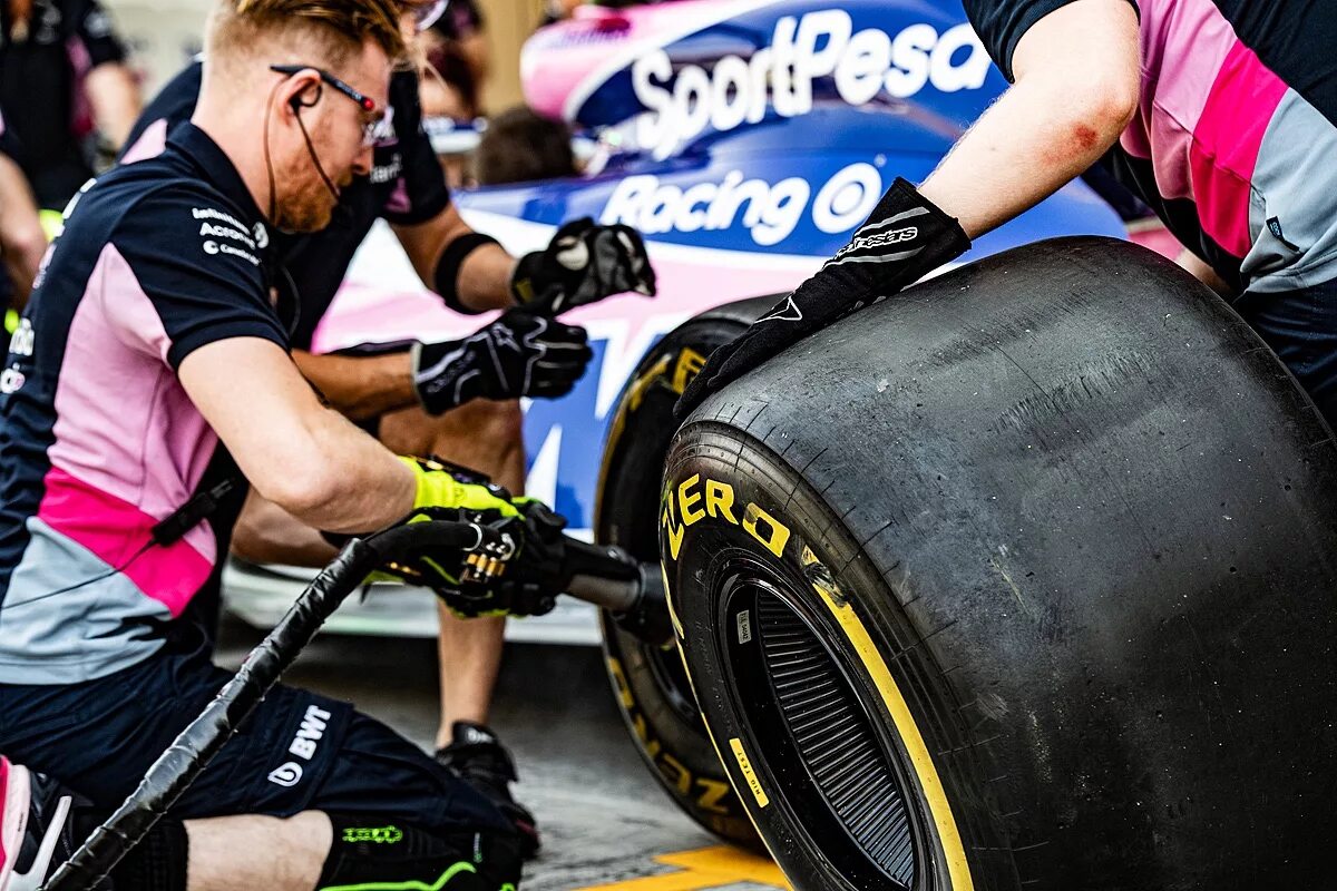 Газ в формуле 1. Pirelli f1 Tyres. Резина f1 Pirelli. Formula 1 шина. Колесо ф1 Пирелли.