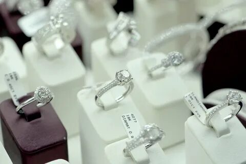 Diamond Prices Have Fallen 18% From Their Peak - And Analysts Say There's Still 