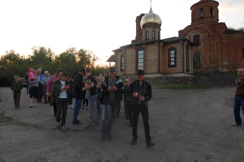 Храм тихона задонского острогожск. На пороге храма. Острогожский погода шубное погода воронежская область. Георгиевский храм терновое. Храм тихона задонского острогожск.
