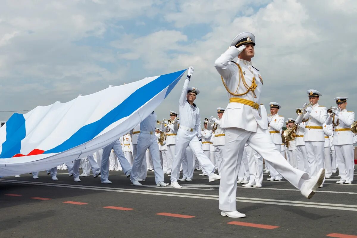 День военно морского. Парад ВМФ. ВМФ РФ моряки на параде. Военно морской флот ВМФ России. День военно-морского флота (день ВМФ, день Нептуна).