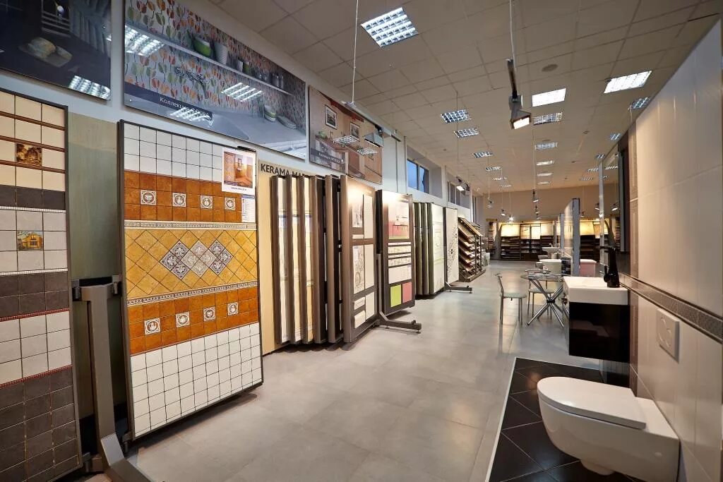 Производители плитки москва. Керама Марацци салон. Kerama Marazzi магазин. Салон керамической плитки. Салон плитки.