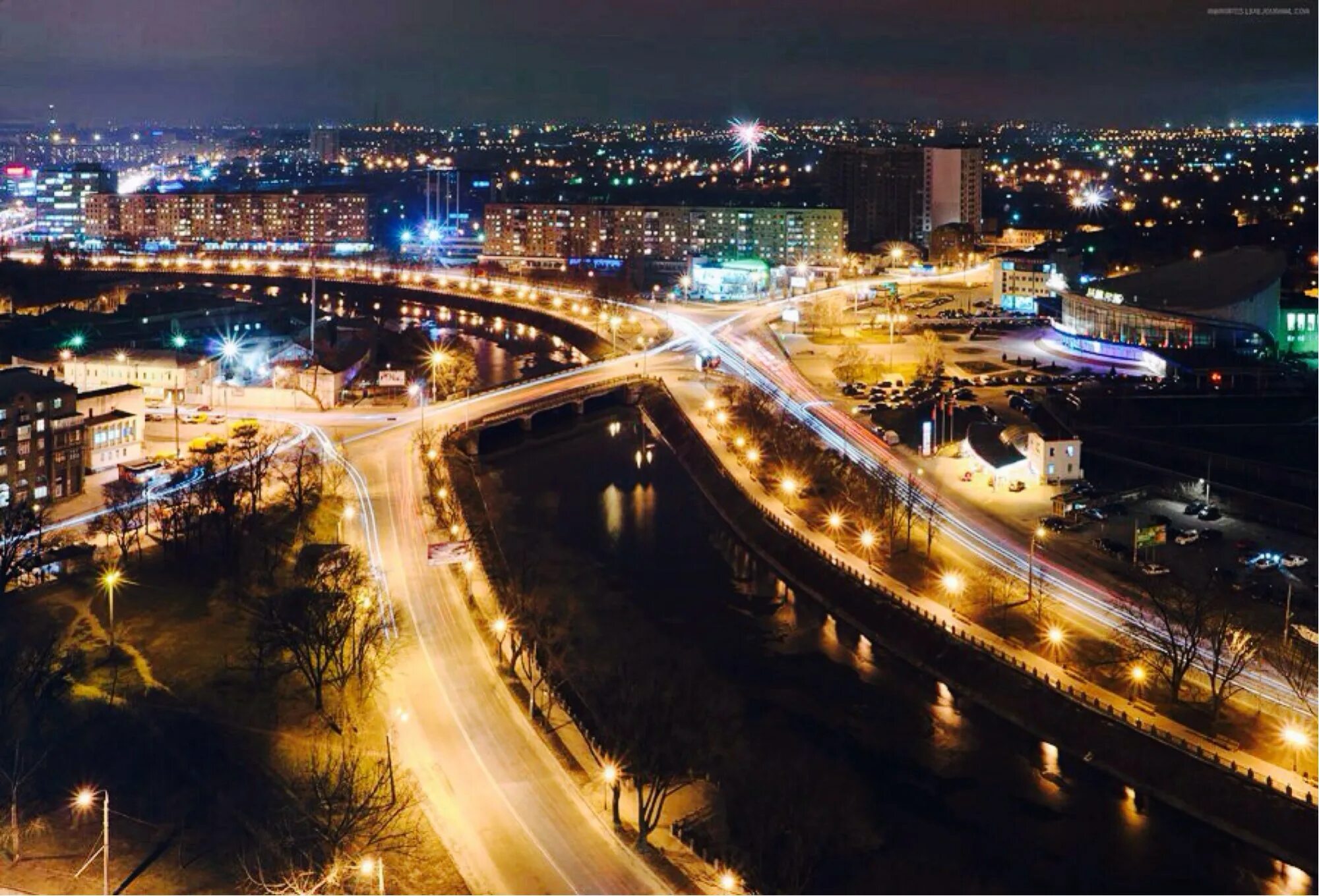 Сколько живет в харькове. Ночной Харьков. Город Харьков Украина. Ночной Харьков с высоты. Харьков ночной центр.