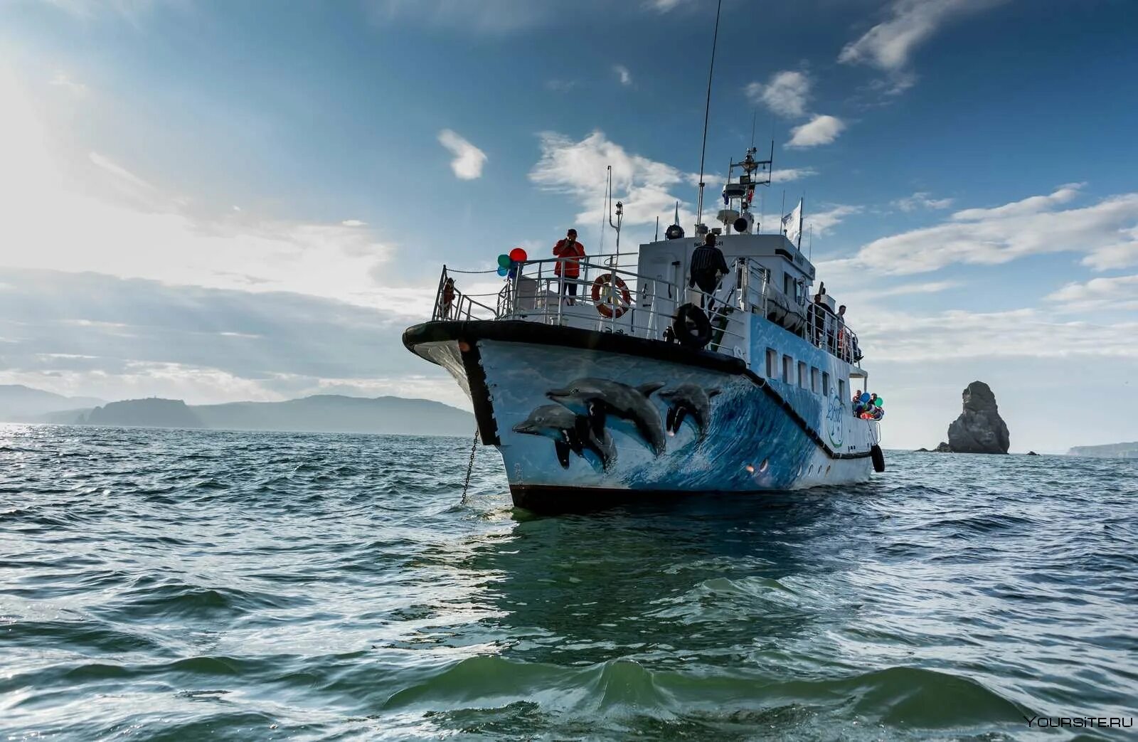 Бэк морской. Морская прогулка Петропавловск-Камчатский. Бухта русская Петропавловск Камчатский морская прогулка. Морская прогулка по Авачинской бухте. Морская прогулка на катере Камчатка.