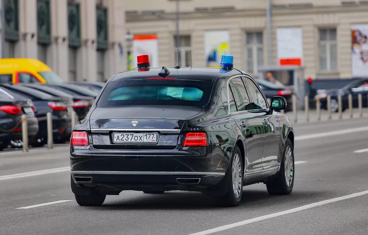 Номер автомобиля купить в москве. АМР 001 77 Аурус. АМР 003 Аурус. Автономера АМР 97. Амр77 с мигалкой.