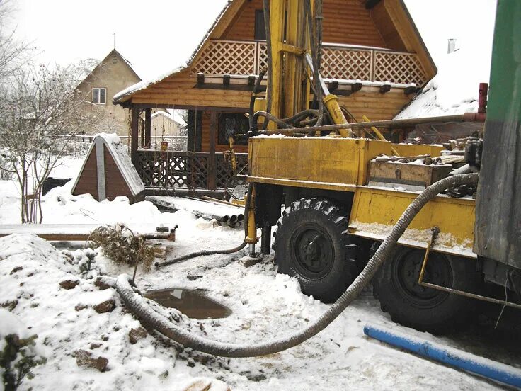 зимнее бурение колодцев. бурение скважин зимой. первая буровая компания челябинск. бурят ли скважины зимой под воду. бурят скважину зимой.