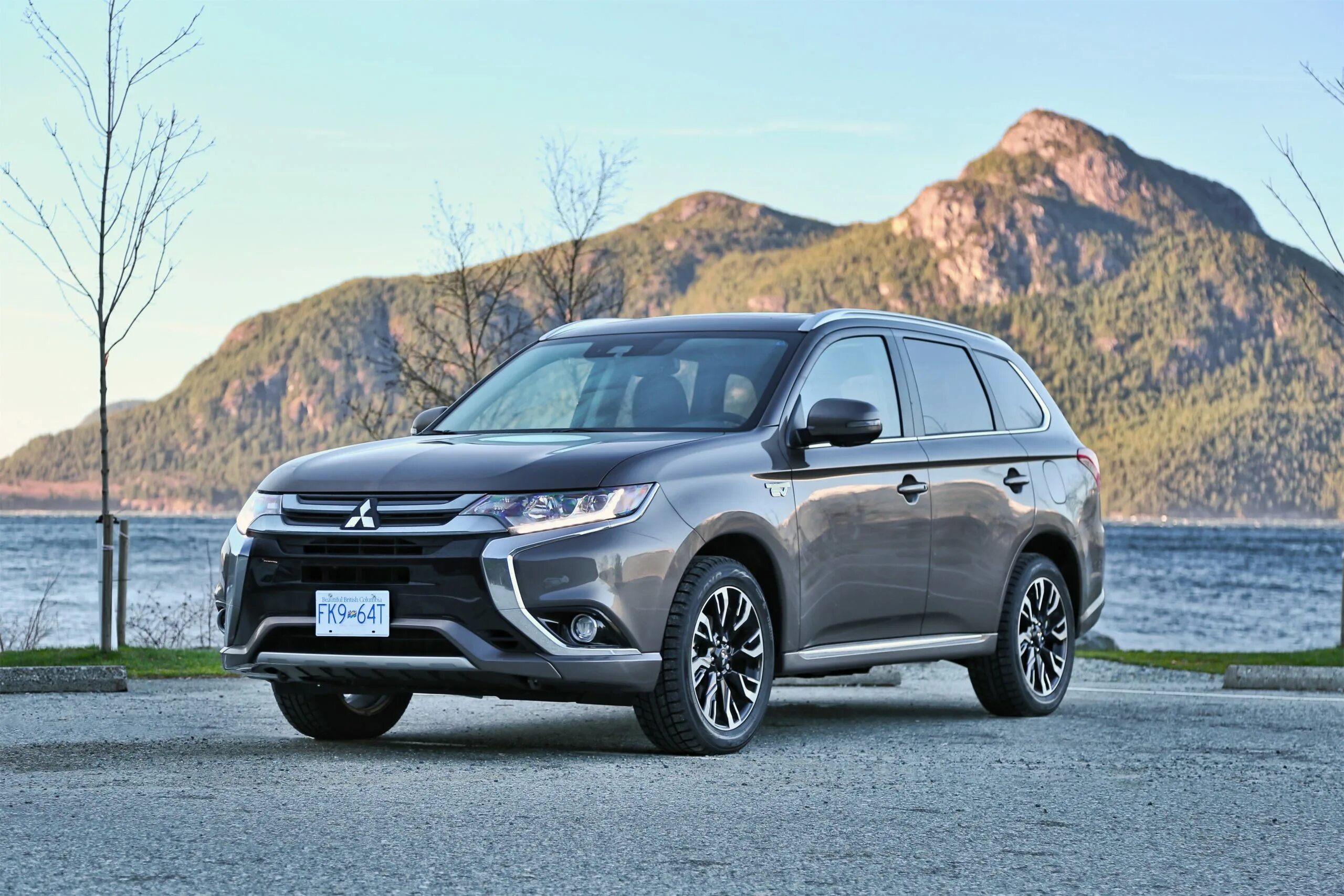 Аутлендер фото. Митсубиси Аутлендер New. Mitsubishi Outlander PHEV 2007. Автомобиль Митсубиси Аутлендер 2020. Митсубиси Аутлендер 2017 Америка.