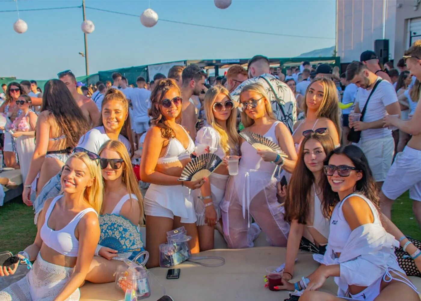 White party 2024 москва. Эмбарго белая вечеринка. Белая вечеринка в москве. White party видео. Эмбарго ростов-на-дону белая вечеринка.