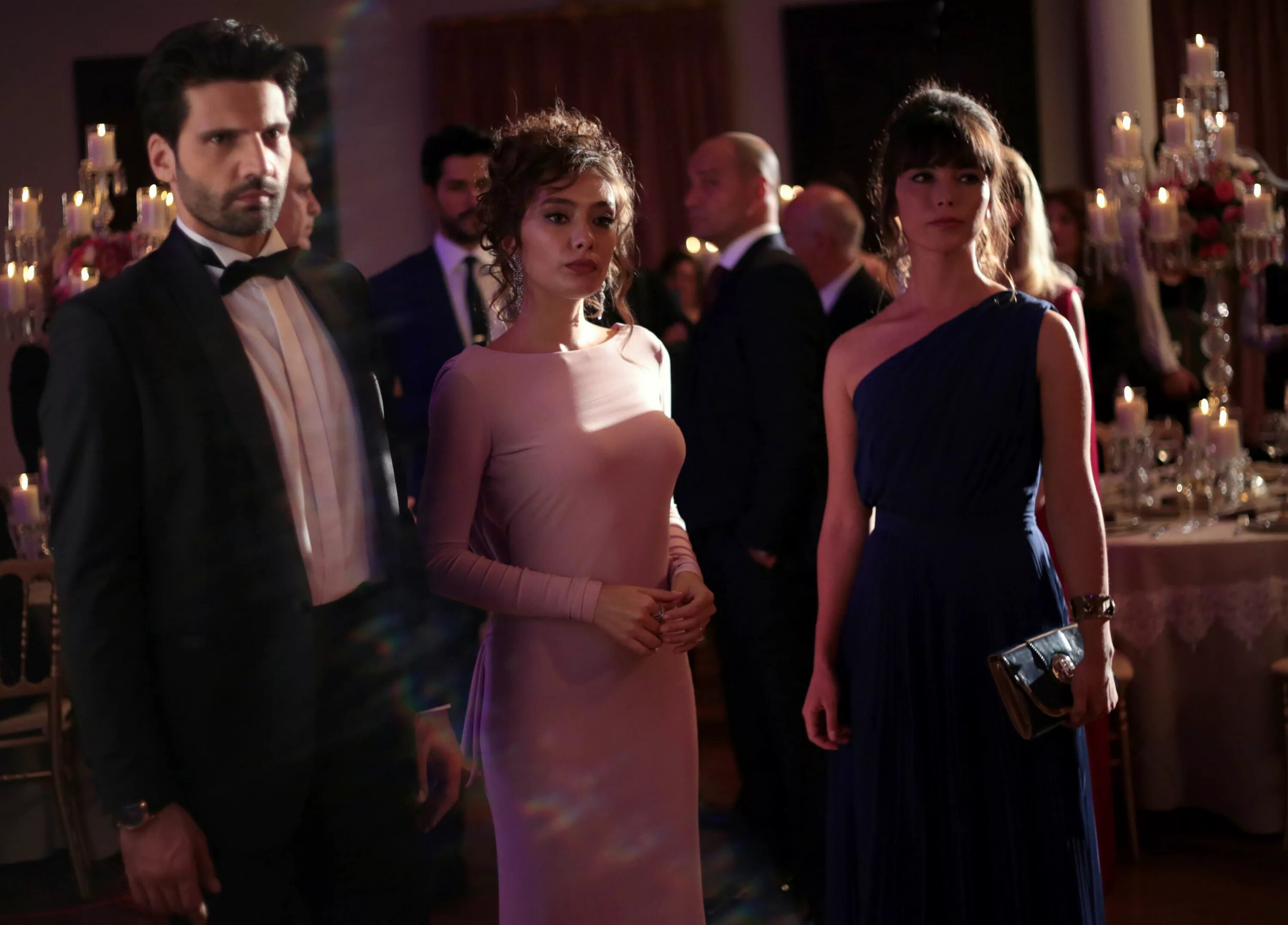 Kara sevda 3. Kara sevda 3. наряды в турецких сериалах. кемаль и нихан. Kara sevda 3.