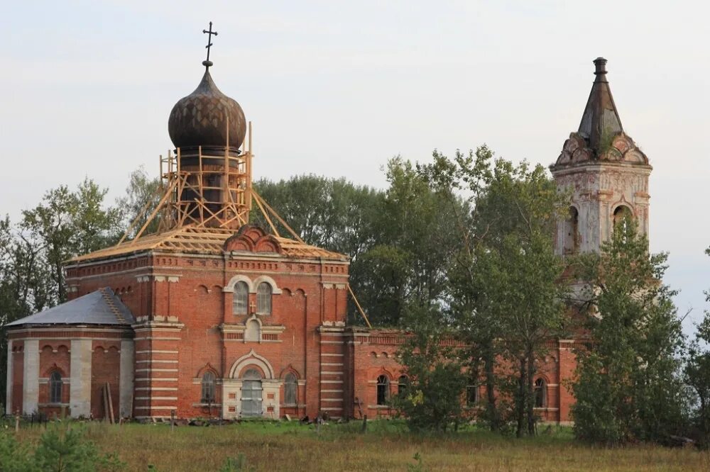 Храм покрова пресвятой богородицы (кораблино). Церковь покрова пресвятой богородицы. Рязань храм покрова. Рязань храм покрова. Колокольня с иконой.