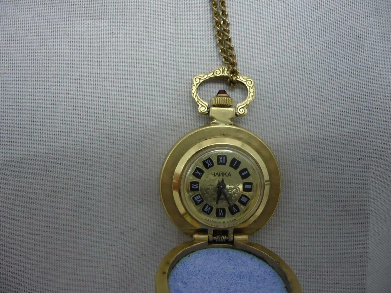 часы кулон чайка. золотые часы кулон чайка наири. часы чайка 17 камней рубин. часы чайка кулон ссср позолота. часы кулон чайка 17 камней ссср.