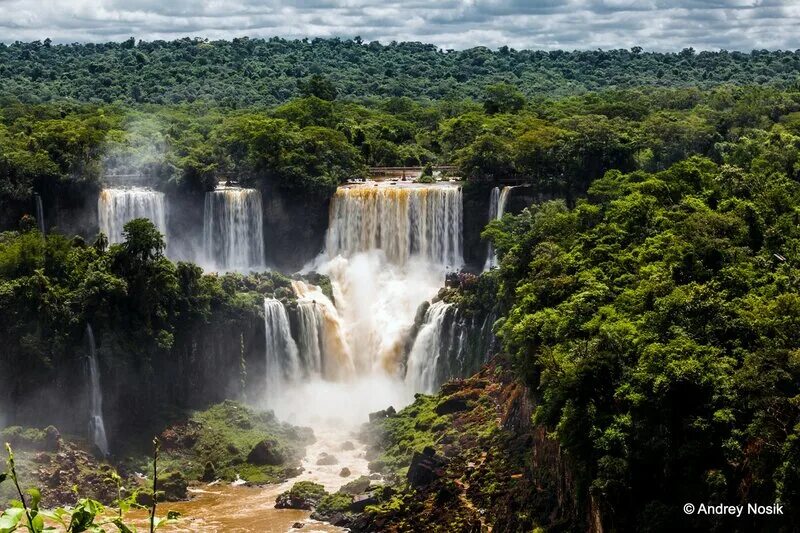 Какой самый мощный водопад. Самый полноводный водопад в мире.
