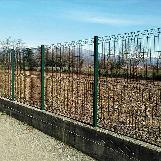 Grand fence. 3 д забор профиль 2м. Панель 2д бастион. Временный забор на участке. Ранчо америки забор.