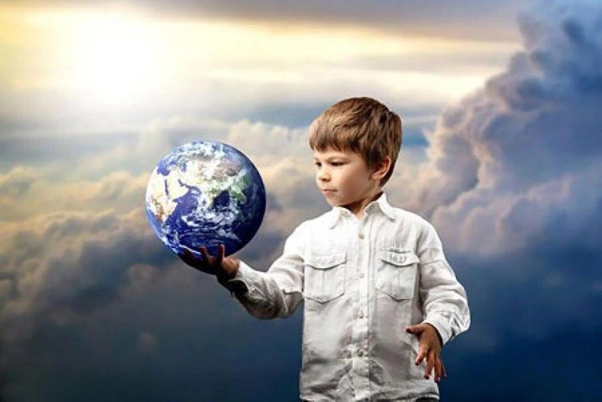 Планеты для детей. Планета земля для детей. Мир для детей. Дети будущее.