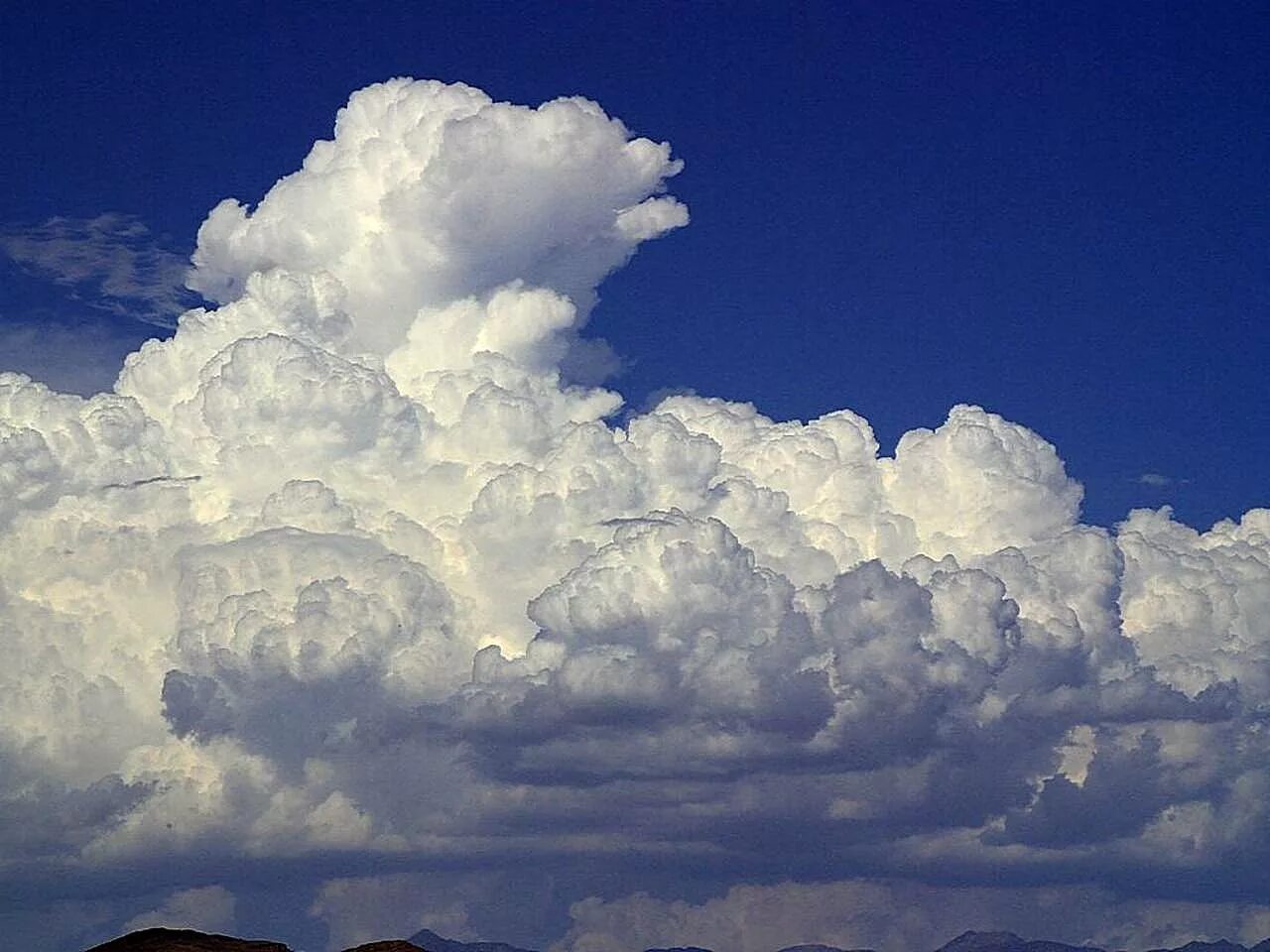 Грозовые кучевых. Кучевые (Cumulus, cu). Облака. Белые Кучевые облака.