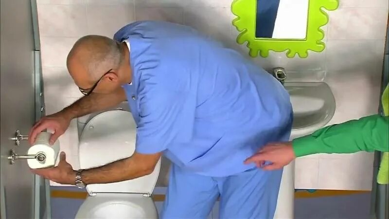 Почему при походе в туалет. Самый быстрый поход в туалет. запор как сходить в туалет. как незаметно сходить в туалет.