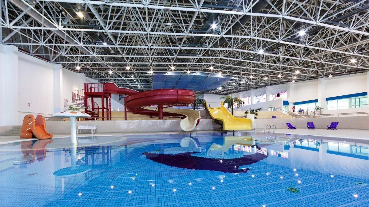 Ледовый дворец ханты-мансийск аквапарк. Аквапарк югорск хмао. Бассейн ханты-мансийск аквапарк. Расписание аквапарка ханты мансийск. Аквапарк в ханты-мансийске.