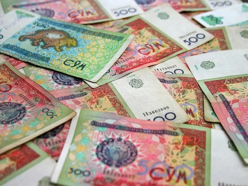 Сум как выглядит. Узбекские сумы 200 и 500 сум. узбекистанская валюта. валюта узбекистана sum. узбекские сумы купюры.