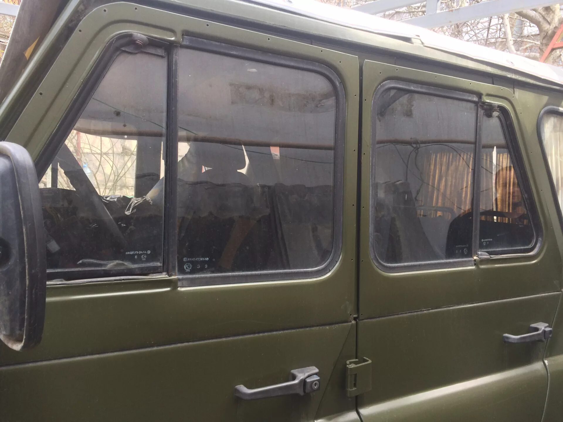 Окно раздвижное уаз 452 буханка. Уплотнитель сдвижного стекла уаз 452. Раздвижные окна уаз 469, хантер. Раздвижные форточки уаз 452, буханка. Уаз окна на двери.
