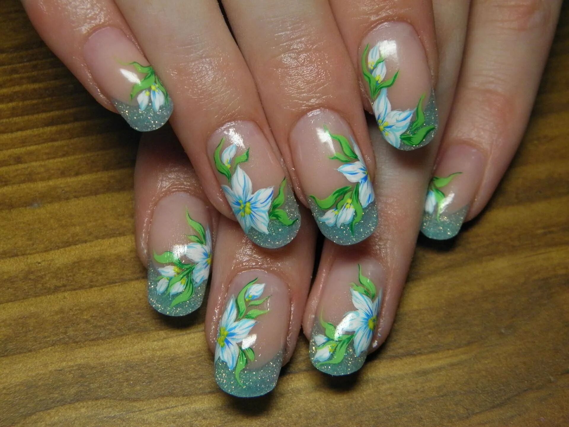 Весенний френч на ногтях. Маникюр с цветами. Весенний френч. Весенний маникюр. Красивый летний френч.
