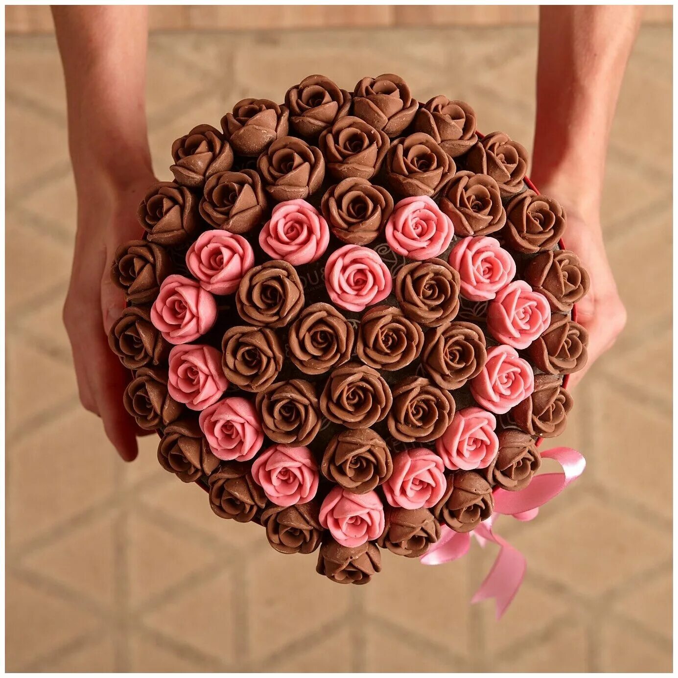 Розы из бельгийского шоколада. Шоколадный букет. Шоколадные розы букет. Букет из шоколадных цветов. Букет из шоколадных розочек.
