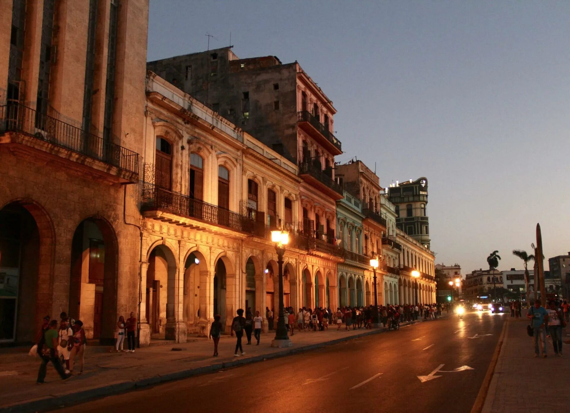 Гавана Куба архитектура. Куба Гавана улицы. Столица Кубы Гавана. Старинная архитектура Гавана.