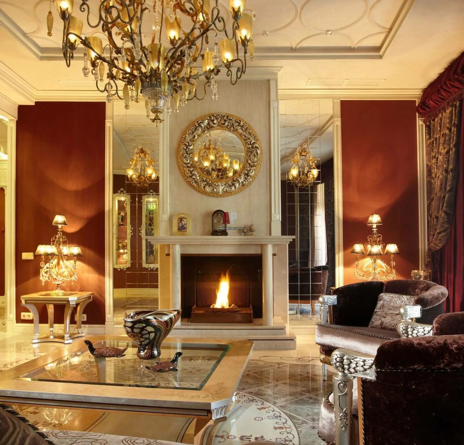 шикарная гостиная. роскошь убранства. гостиная в стиле ампир с камином. стиль рококо барокко в интерьере. богатый интерьер.
