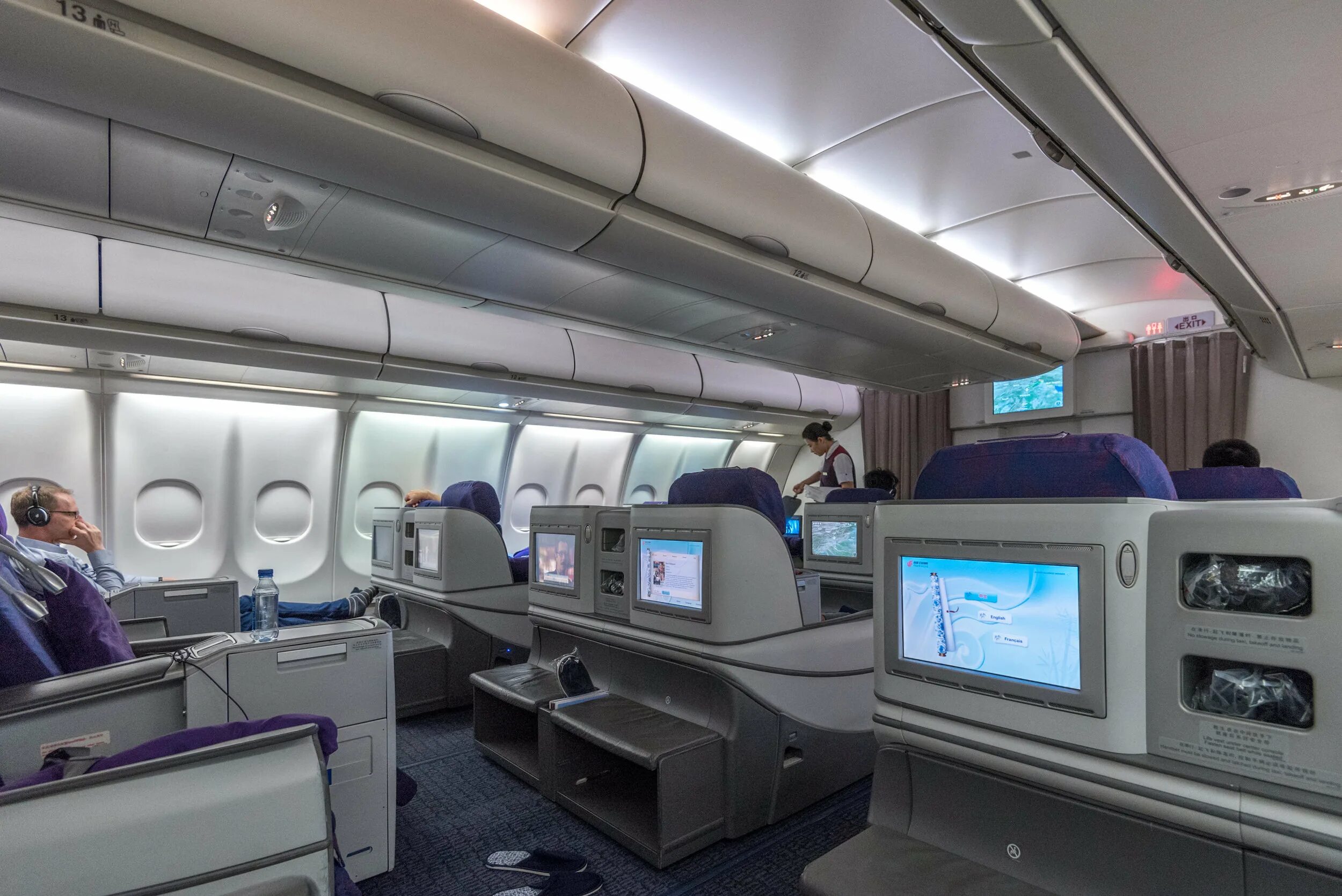 Review: EVA "Royal Laurel" 777 Business Class from Amsterdam to Taipei - Live an