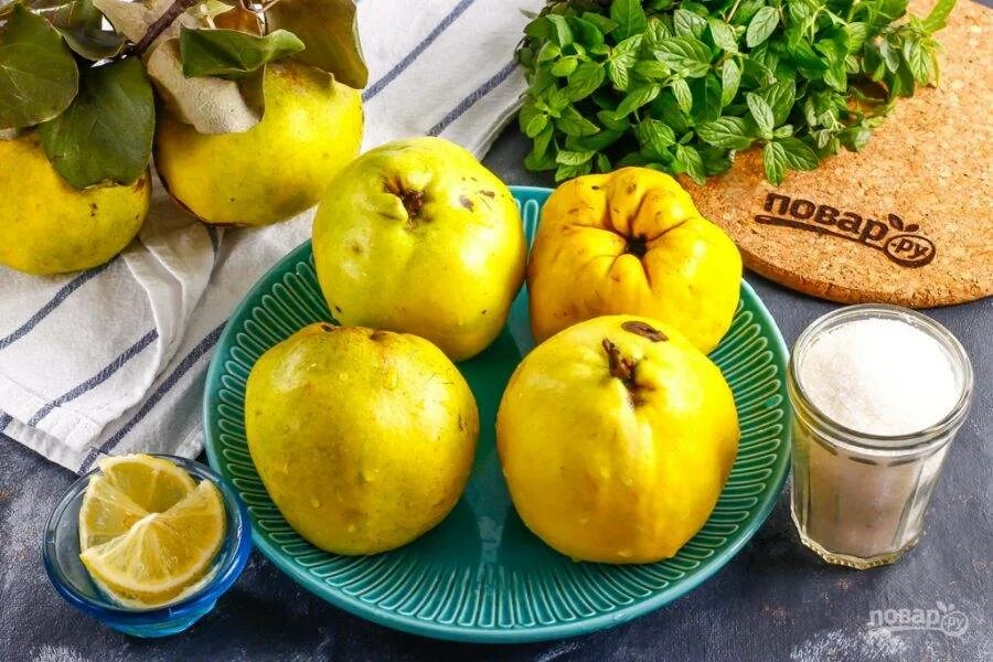 Айва как есть в сыром. Компот из айвы. сок из айвы. японская айва компот. айва фрукт вкус.