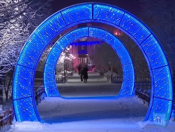 Ледяной городок город Лабытнанги. Световая арка. Светящаяся арка. Световые новогодние арки.