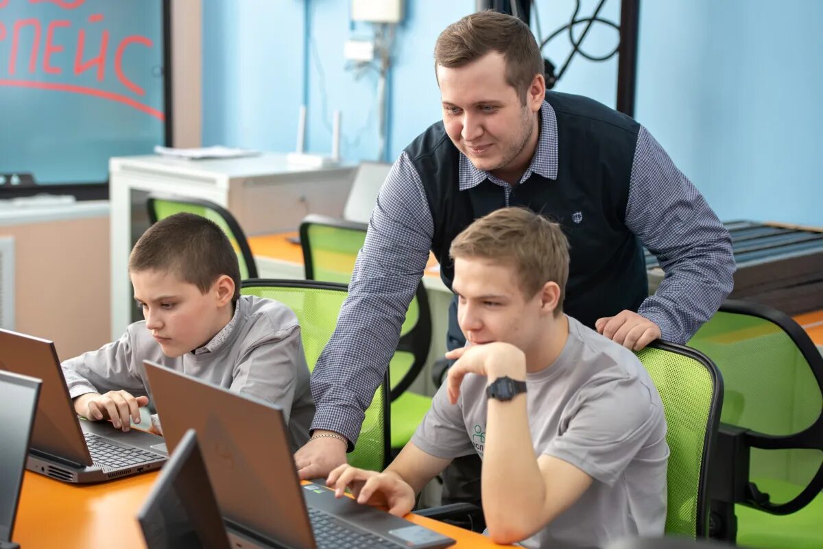 вольтметр digitop вм-3м (380в). прибор щитовой щк120. вольтметр цифровой автомобильный 4. ваттметр 3-х фазный цифровой на din-рейку. 56" красный.