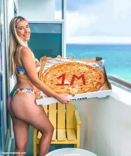 Noelle Foley Nude OnlyFans Leaks.