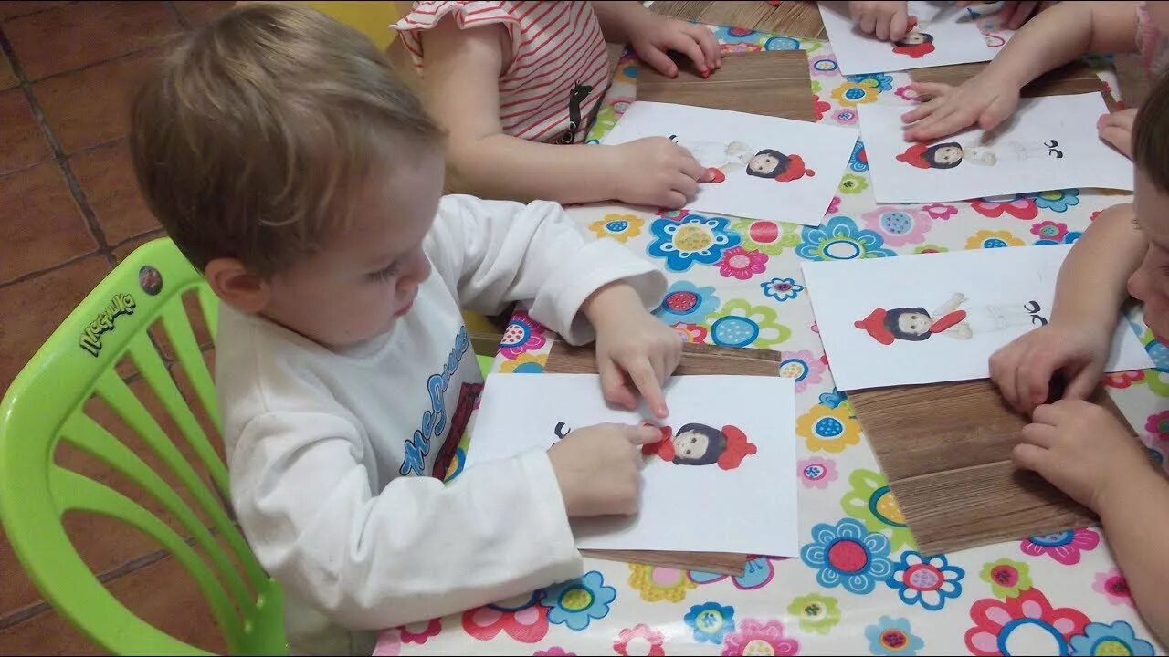 Творчество с малышами. Занятие для детей 2-3 лет в детском саду. Творческие занятия с детьми 3 лет. Творческие занятия с детьми 1-2 лет. Игра развивает творчество