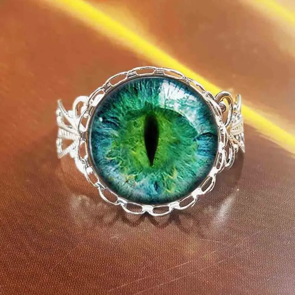 "A huge dragon's eye reflecting a ." image created in Shedevrum