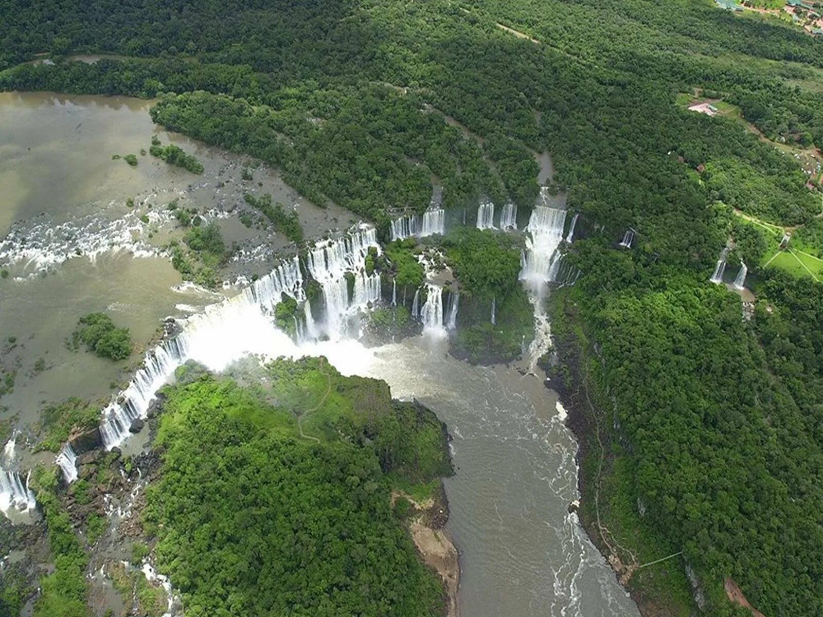 Реки страны бразилия. Аргентина река Парана. Река Парана Бразилия. Бразилия водопады Игуасу. Парагвай река Парана.