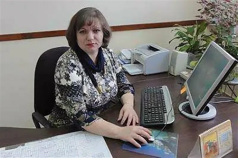 5 школа телефон директора. Школа 76 пенза секретарь. Телефон секретаря школы село петровское. Секретарь школы 45 новоуральск. Начальник управления образования ковров.