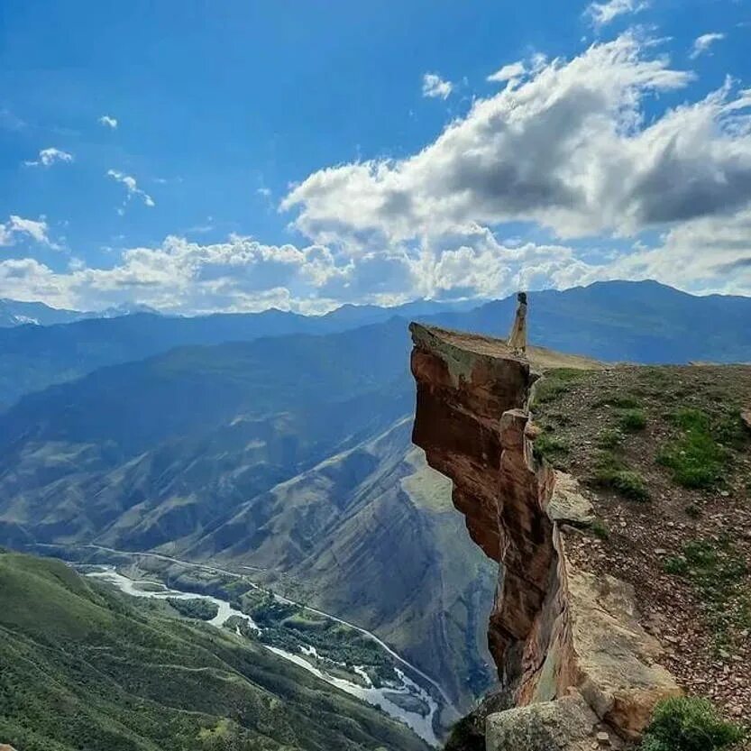 Хунзахский водопад дагестан. Обрыв дагестан. Обрыв дагестан. Обрыв дагестан. Сулакский каньон язык тролля.
