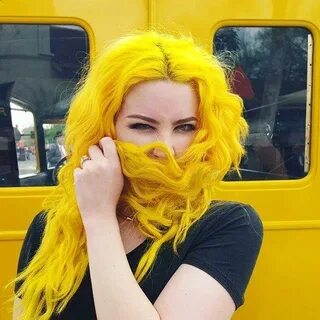Девушки в желтых волосах