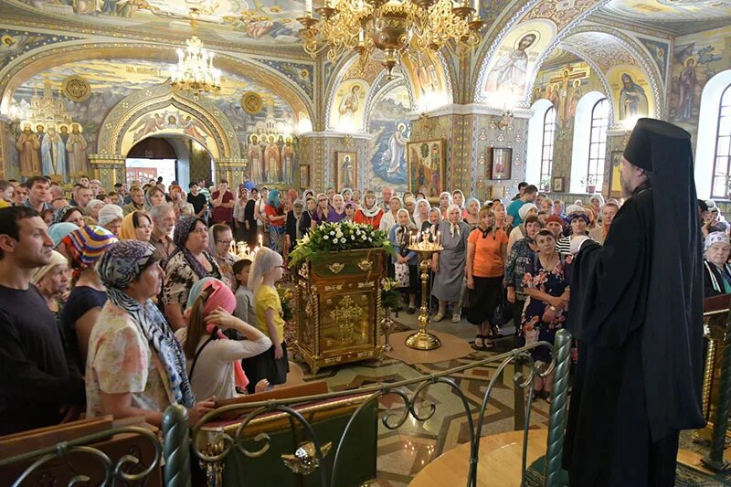 Богослужение в православной церкви. Служба в православном храме. Воскресная служба в храме. Воскресное богослужение. Воскресное богослужение церковь